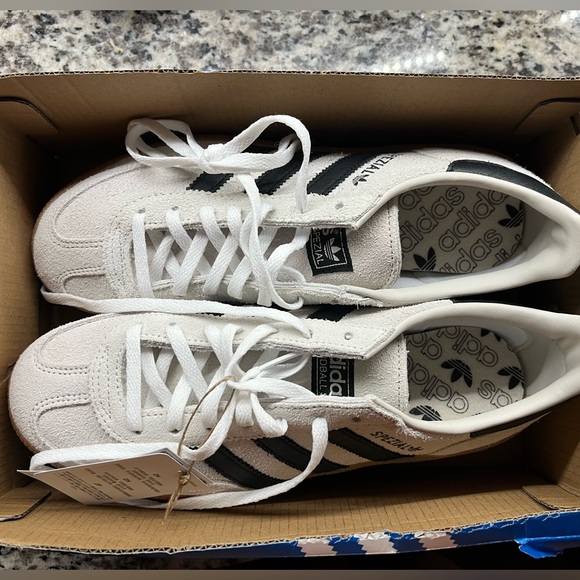 Adidas Handball Espezial Shoes - Picture 4 of 5